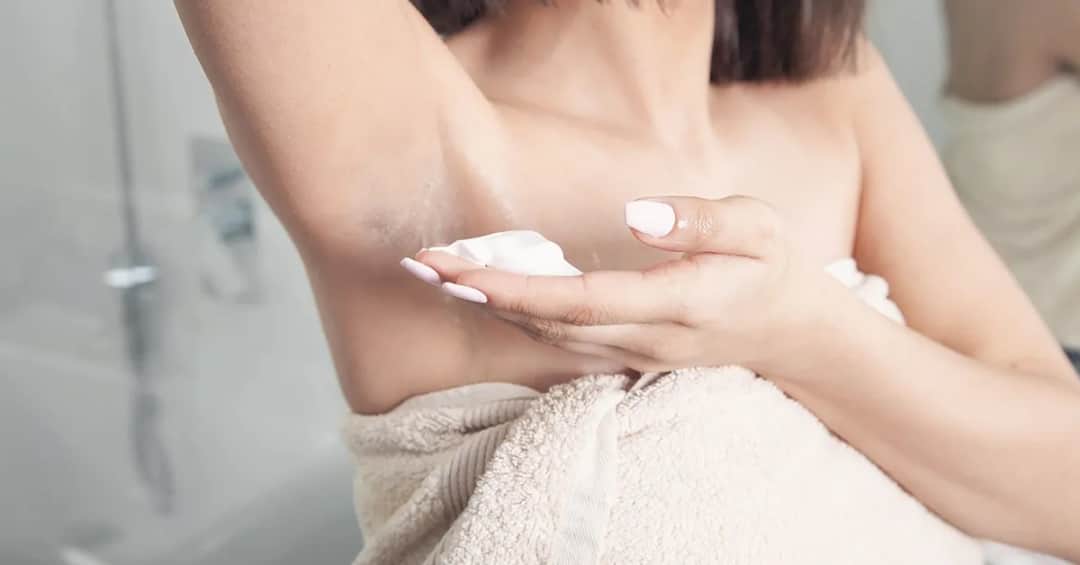 Jak golić pachy u dziewczyn, aby uniknąć podrażnień i bólu