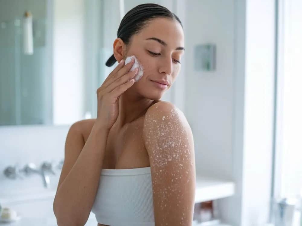 Jak się przygotować do opalania natryskowego, aby uniknąć błędów?