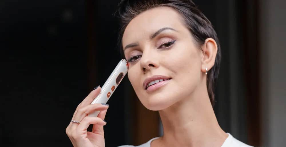 Jak wykonać mikrodermabrazję w domu i uniknąć najczęstszych błędów