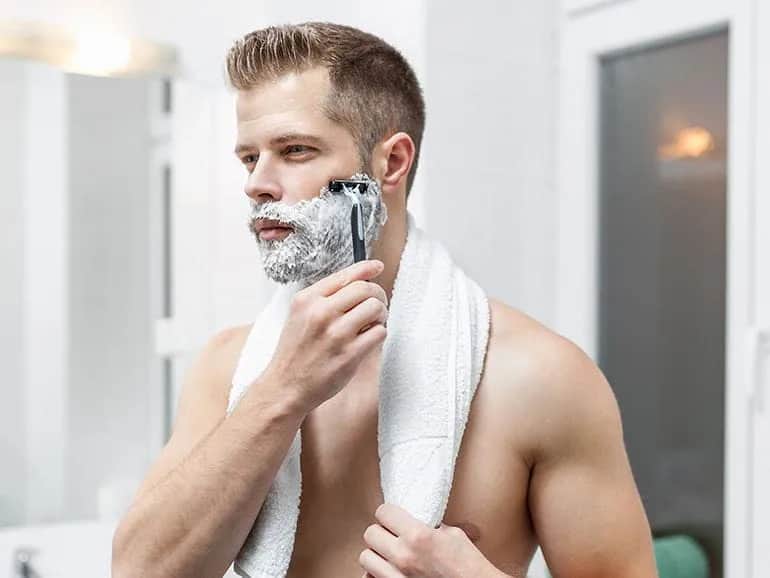 Jak golić zarost na twarzy bez podrażnień i z idealnym efektem