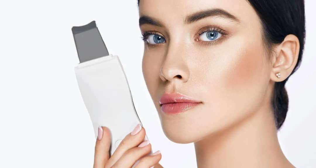 Jak zrobić peeling kawitacyjny w domu i uniknąć podrażnień skóry