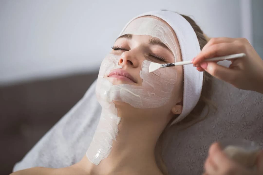 Peeling enzymatyczny - co to jest i jak działa na Twoją skórę Peeling enzymatyczny - co to jest i jak działa na Twoją skórę