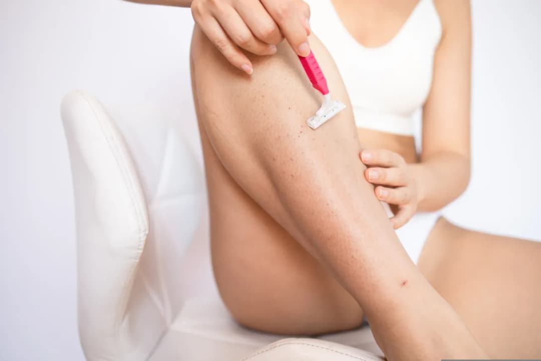 Dlaczego po goleniu swędzi skóra i jak temu zapobiec? Dlaczego po goleniu swędzi skóra i jak temu zapobiec?