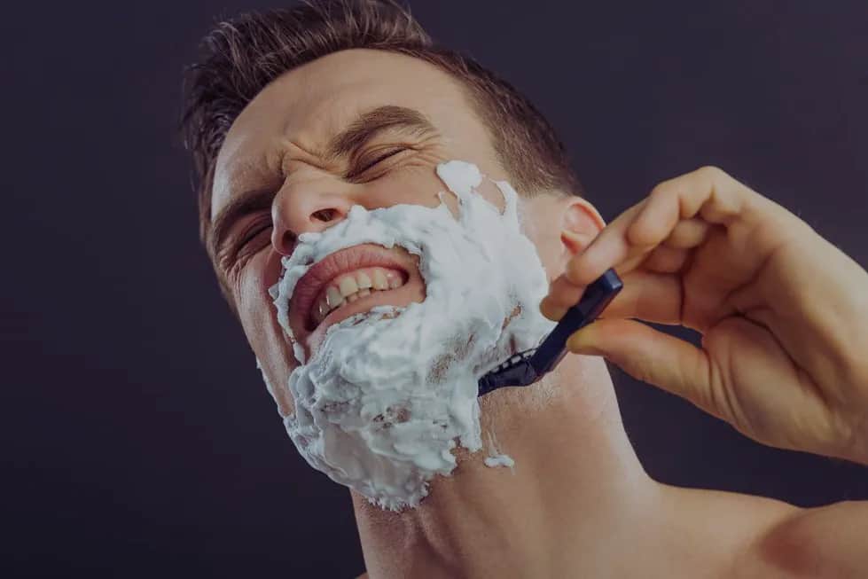 Jak się golić maszynką jednorazową, aby uniknąć podrażnień i zyskać gładką skórę
